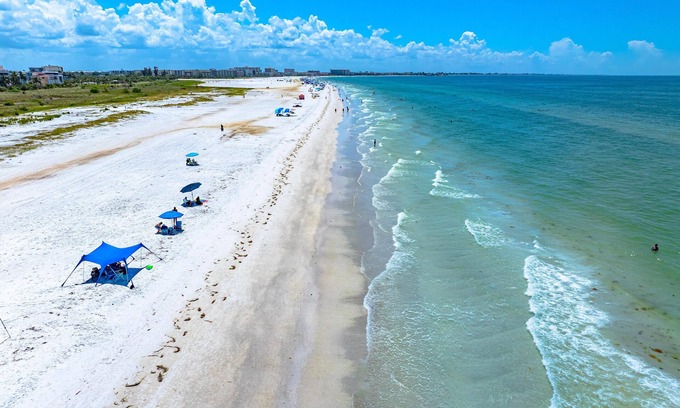 Siesta Key Condo | Direct Beachfront Delight by Beachside Management