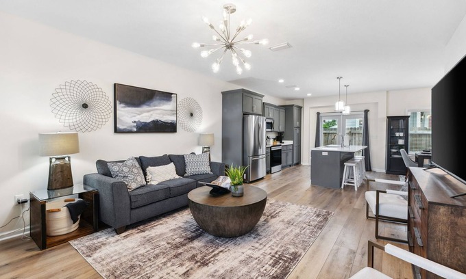 Callaway House | Discounted Designer Upgraded Home- 4 Br/3Ba
