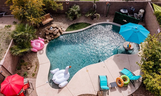 Desert Ridge House | Discover Desert View charm, steps away from shopping at Desert Ridge Marketplace
