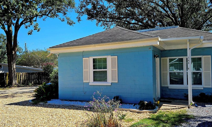 Long Beach House | Discover Gulf Coast/Long Beach 2 bdrm/1 bath Oasis