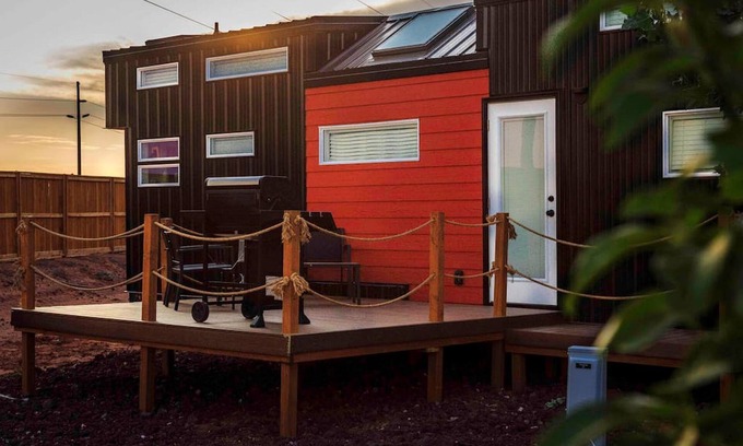 Apple Valley Cabin | Discover Red Mountain Beauty: Spacious Tiny House in Apple Valley, Utah