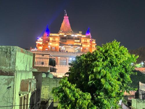 Mathura House | Divine Stay- Facing Krishna Janambhoomi Temple- Personal Family HomeStay - Hotel Like Amenities