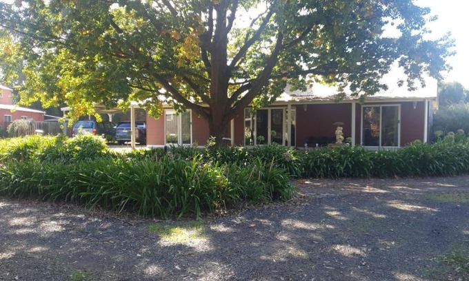 Dixons Creek Bed & Breakfast | Dixiglen Farm