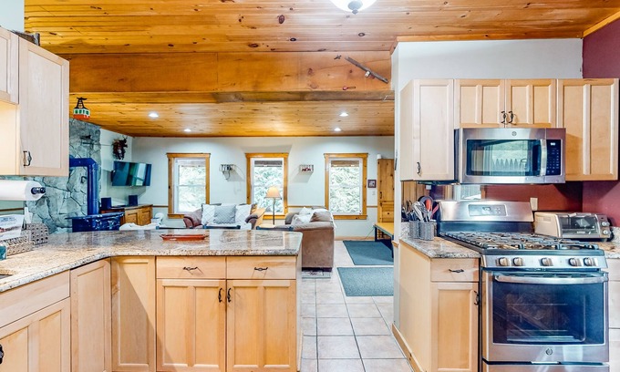 Mount Holly House | Dog-friendly house on 5 acres with balcony, fireplace, & W/D - near skiing