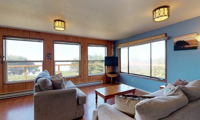 Bandon House | Dog-Friendly Oceanfront Home with Free WiFi, Washer/Dryer - Near Golf & Beaches