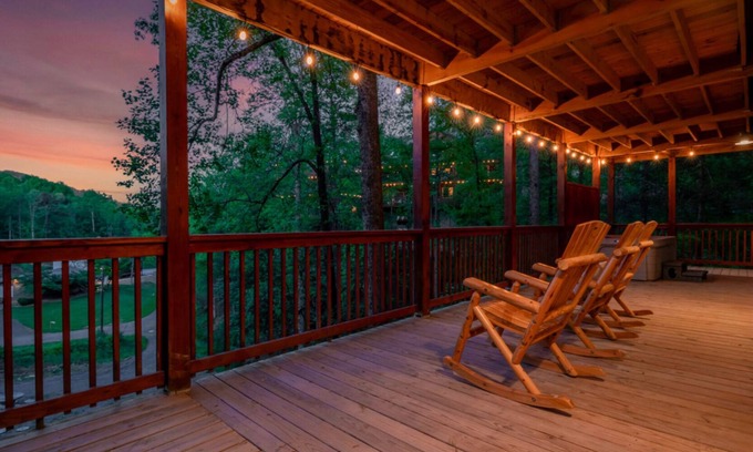 Pigeon Forge Cabin | Dollywood Delights by Ghosal Luxury Lodging