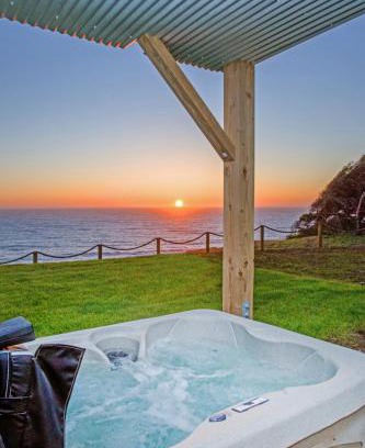 Shelter Cove Apartment | Dolphin by OceanviewHotTubs Oceanfront Shelter Cove Tesla