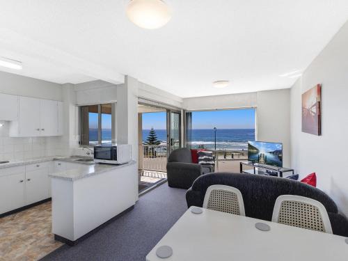 The Entrance Apartment | Dolphin Court 6