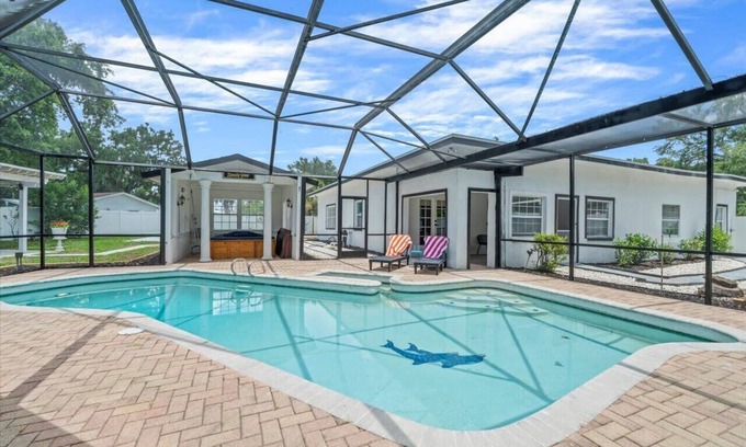 Tampa House | Dolphin Cove | Pool Hot Tub Tiki Bar