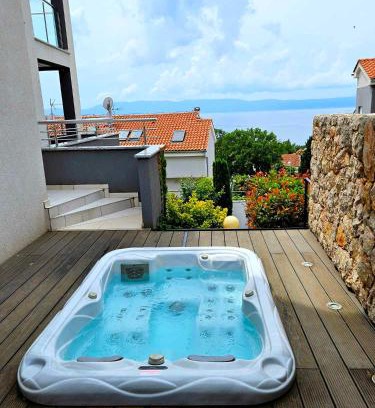 Njivice Apartment | Domagoj - Luxury apartment with private parking, jacuzzi and seaview