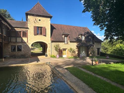 Montignac House | Domaine de la source