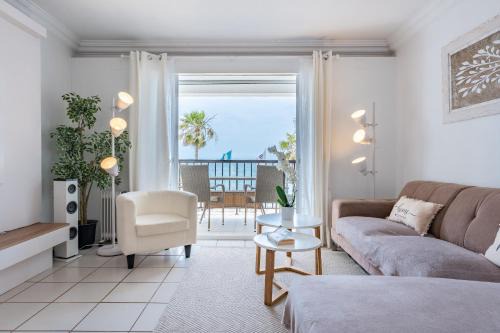Sitio de Calahonda Apartment | Dona Lola Micaela Beach front duplex 2 bedroom apartment - open sea and beach views surrounded by bars and restaurants - Costa del Sol - CS199