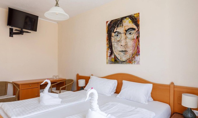Morbisch am See Cottage | Doppelzimmer mit Kleinem Balkon - Pension Laubenhof