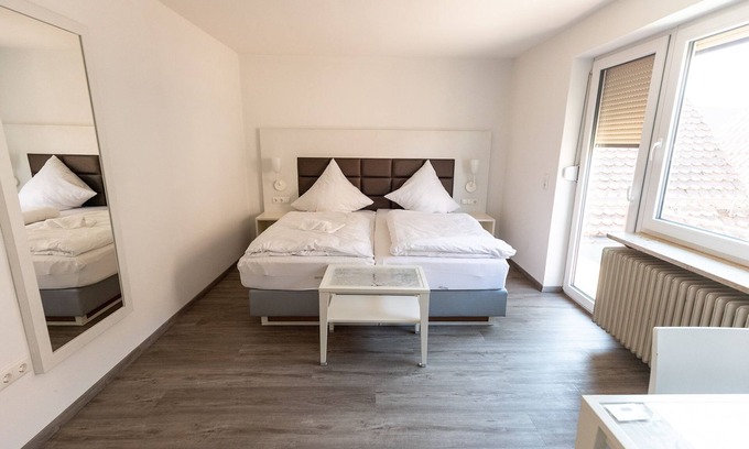 Hollfeld House | Doppelzimmer mit Kleiner Terrasse - Zi. 1 - Gasthof Schrenker