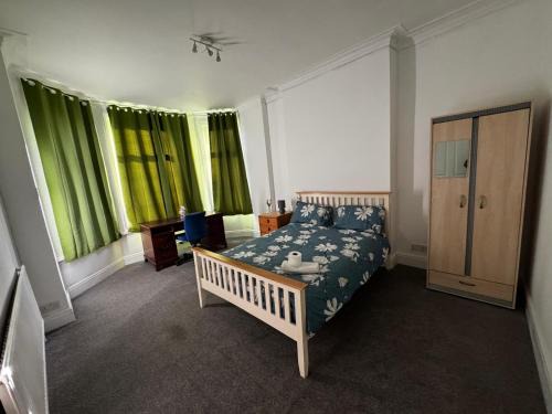Salford House | Double-Bedroom in the Heart of Salford Manchester Perfect for Short Stays GCSW2