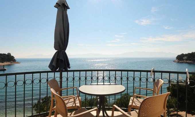 Drvenik Apartment | Double Comfortable Studio Sea View Apartment 25