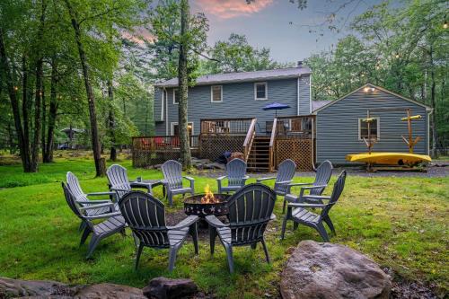 Lake Harmony House | Double Diamond Lodge by AvantStay Group Escape w Firepit Patio Activities