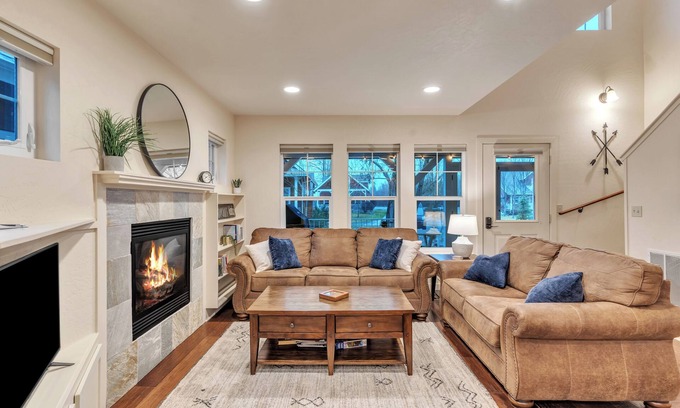 Dover House | Dover Dreamin’ – Lake Life starts here! 3BD, 3BA Retreat, Steps from the Water