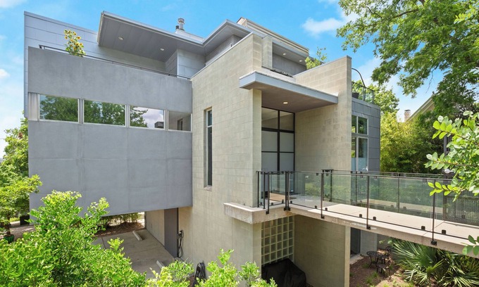 Central East Austin House | Downtown Austin Gem I Pet-friendly 4BR home w/fire pit & fenced yard