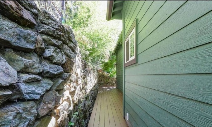 Grass Valley Cottage | Downtown Grass Valley Mining Cottage from 1880's