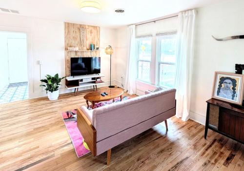 Hagerman House | Downtown Hagerman Hot Springs Getaway