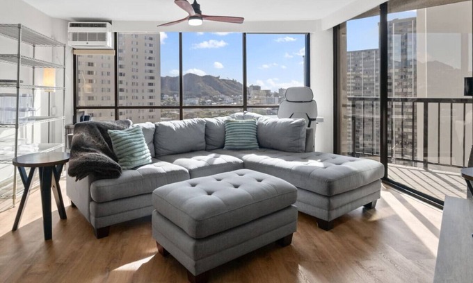 Downtown Honolulu Apartment | Downtown Honolulu | AC, W/D, Free Parking, Kitchen
