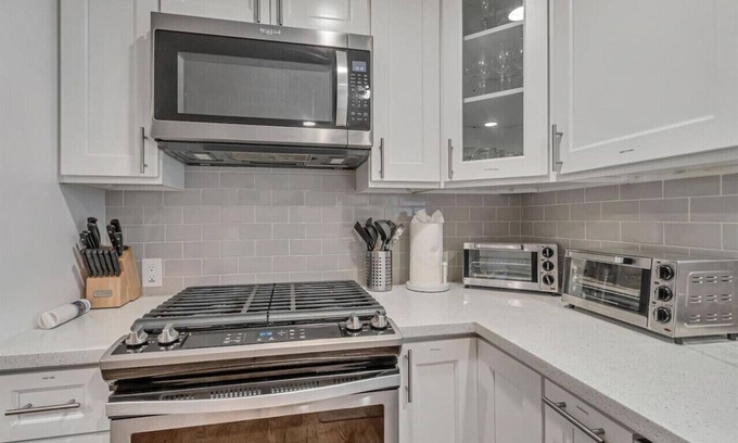 Northside House | Downtown l 2 Bedroom l Sleeps 4 l Convenient