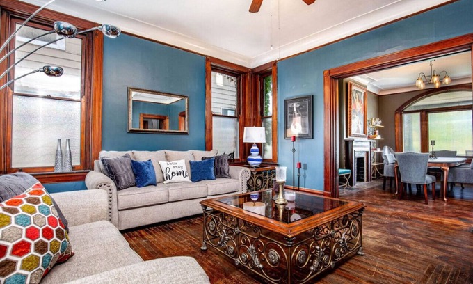 East Walnut HIlls House | Downtown Mansion: 7 Bedrooms, 2.5 Baths, Sleeps 20