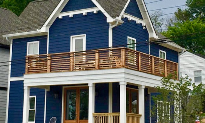 East Bank House | Downtown Nashville House by Stadium Broadway