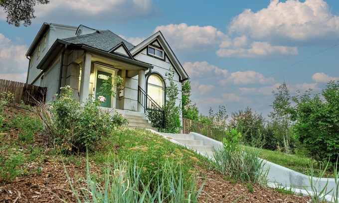 Villa Park House | Downtown, Red Rocks, Broncos & Mountains