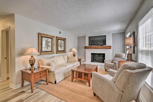 Southern Pines House | Downtown Southern Pines Townhome with Deck!