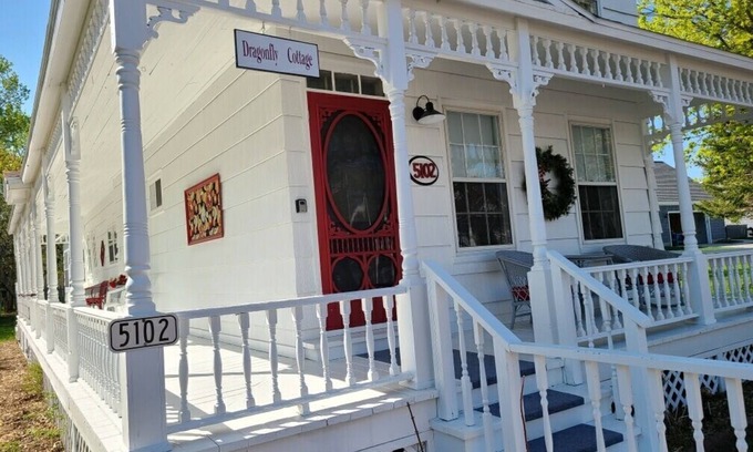 Eagle River House | Dragonfly Cottage: Your Autumn Escape to Vibrant Colors and Adventure