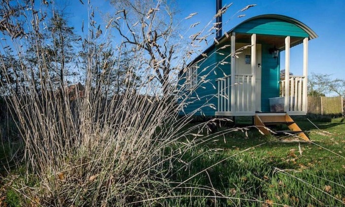 Beccles RV Rental | Dragonfly- Luxury Shepherds Hut in Stunning Meadow