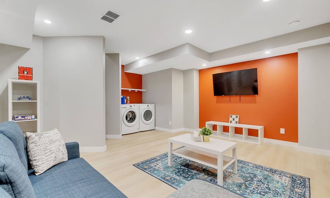 Southwest Edmonton House | Drake - 4 Bdrms, Central AC, Gas BBQ, Garage