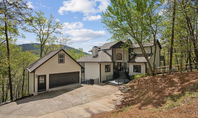 Jasper House | Dream Home in Jasper – 5 bedroom Stunner with Space & Style