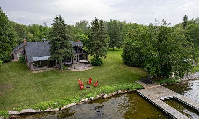 Fenelon Falls House | Dream Lakehouse Getaway in the Kawarthas