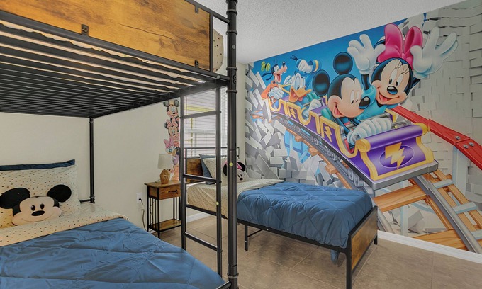 Westridge House | Dream Stay Orlando with pool and home theater. Minutes away from Disney World