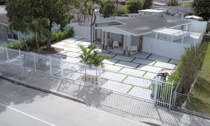 Hialeah House | Dream Vacation House 4B/2B Miami, FL