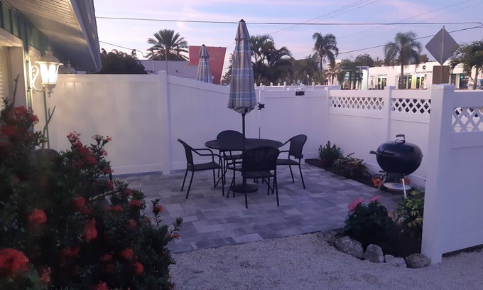 Siesta Key Cottage | Drift Inn A, Heated Pool, Beach and Amenities, 2-3 min walk.
