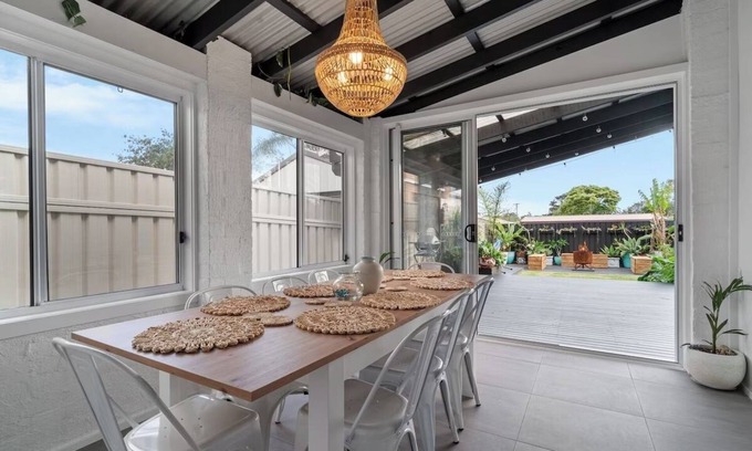 Callala Bay House | Driftwood Callala Plus+ - The Perfect Jervis Bay Retreat for up to 10 guests! π