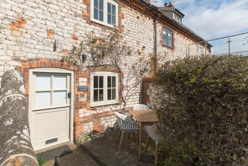 Holme House | Driftwood Cottage pets go free WiFi included