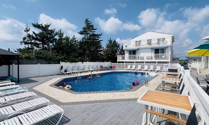 Point Pleasant Beach Hotel | driftwood motel