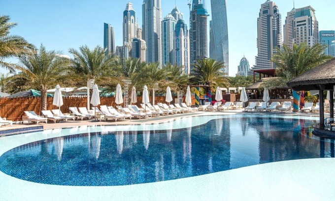 Jumeirah Resort | Dubai Marina Beachfront Resort!