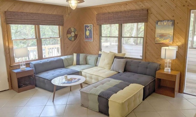 Southern Shores House | Duck Road Central Location🐶Dog Friendly🎾Parking &Tennis Pass⛱Walk to the Beach