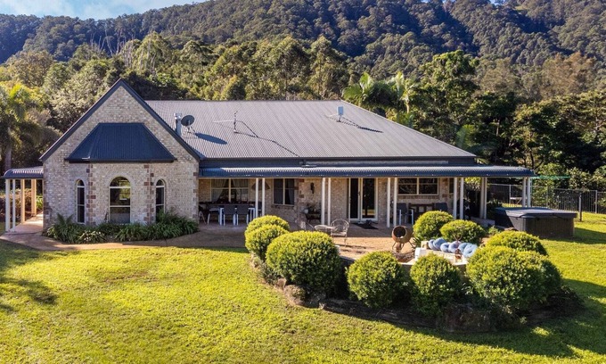 Dulguigan House | Dulguigan Downs - 4BR French Country Homestead
