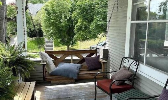 Dundee-Happy Hollow Historic District House | Dundee Charmer in the heart of Historic Dundee, close to CWS