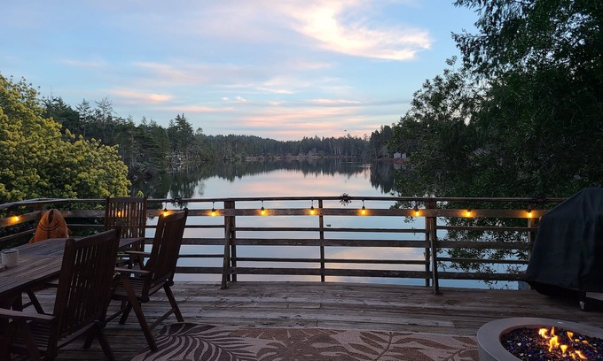 North Bend House | DUNEHAVEN AFRAME CABIN LAKEFRONT DUNE ACCESS RETREAT
