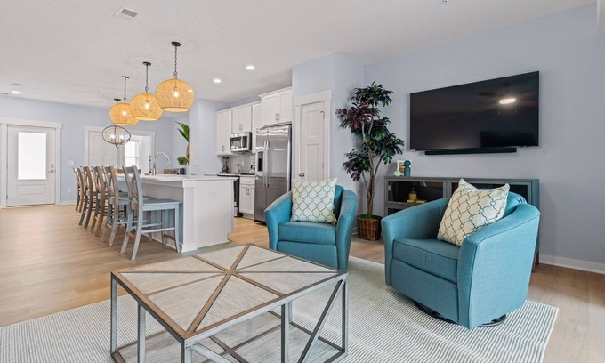 Bermuda Bay House | Ebb Tide 3 Bedroom at Cambridge Cove with Private Hot Tub!