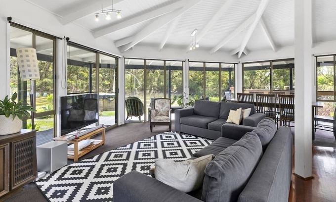 Torquay House | Eco Beach Escape On Over An Acre in Torquay