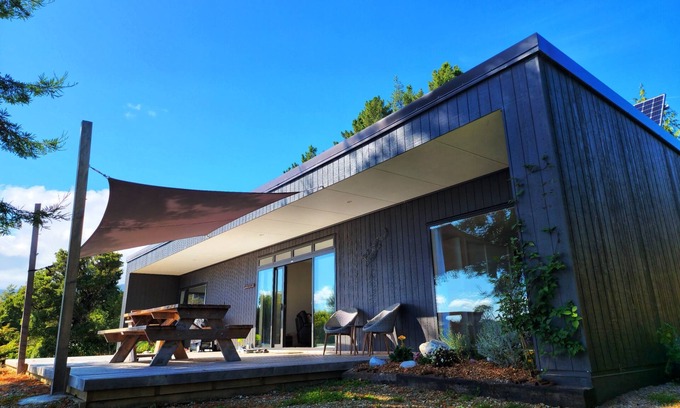 Karamea House | Eco friendly, self sufficient house powered by the sun.